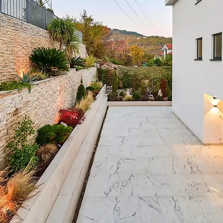 Willa Naya With Heated Pool And Hot Tub Veprinac