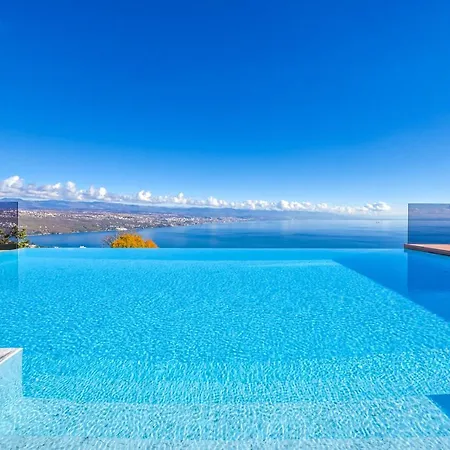 Naya With Heated Pool And Hot Tub Willa