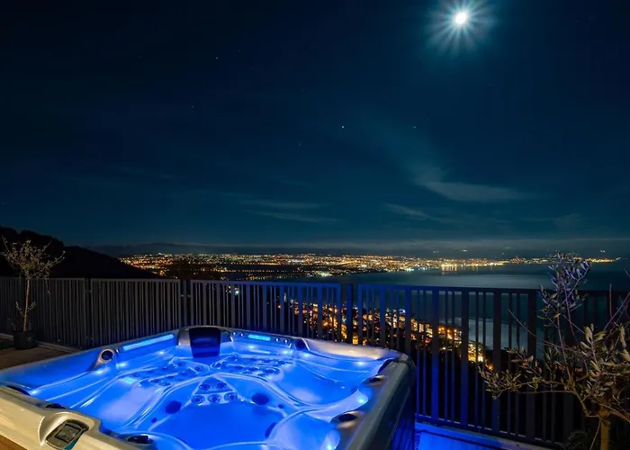 Naya With Heated Pool And Hot Tub Vila