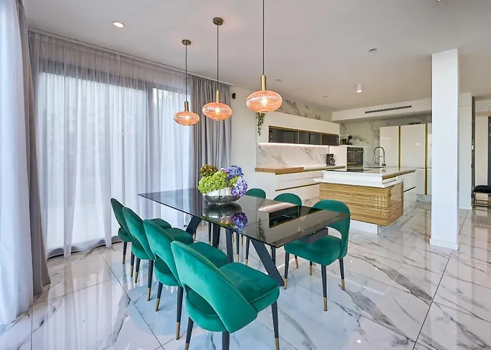 Vila Naya With Heated Pool And Hot Tub
