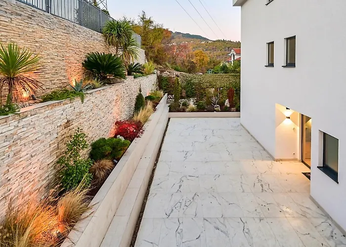 Vila Naya With Heated Pool And Hot Tub Veprinac