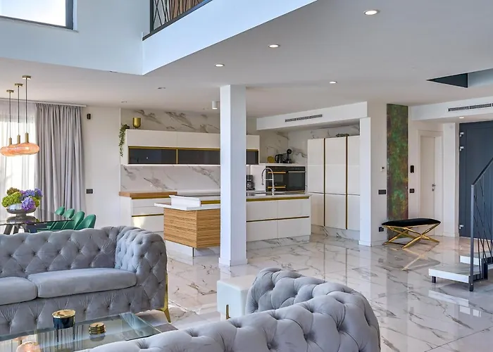 Vila Naya With Heated Pool And Hot Tub