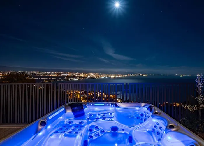 Naya With Heated Pool And Hot Tub Vila *