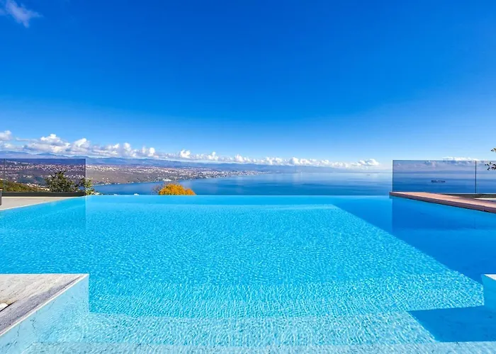 Naya With Heated Pool And Hot Tub Vila