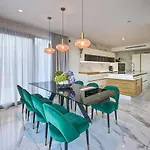 Villa Naya With Heated Pool And Hot Tub