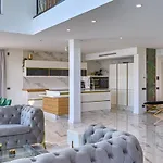 Villa Naya With Heated Pool And Hot Tub