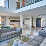 Villa Naya With Heated Pool And Hot Tub