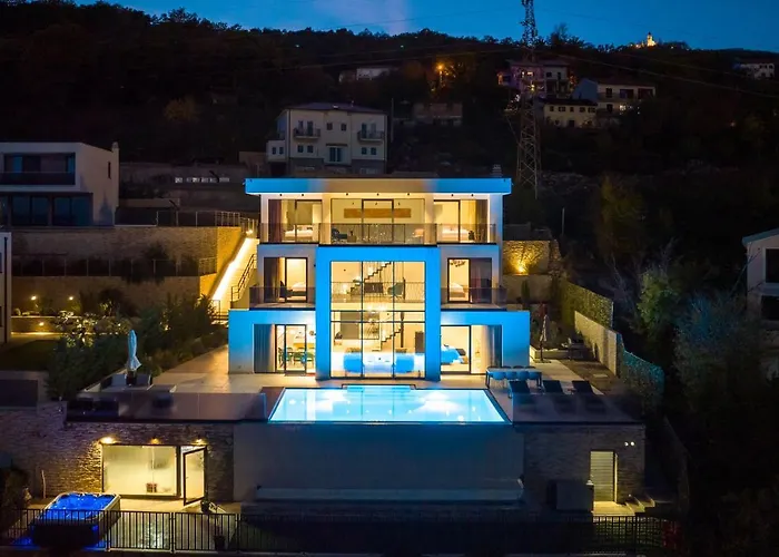 Βίλα Naya With Heated Pool And Hot Tub Veprinac